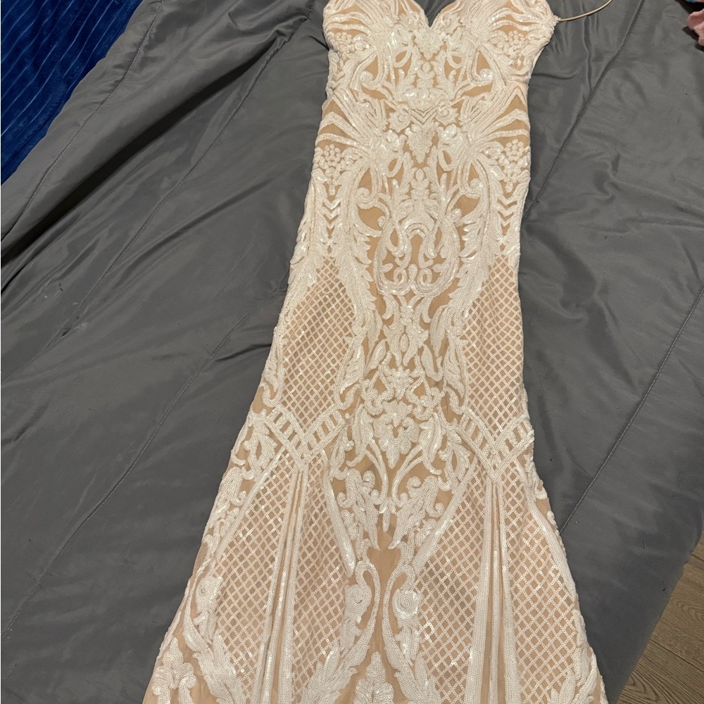 Windsor Cream Sheath Maxi Dress Sweetheart Neckline Sleeveless